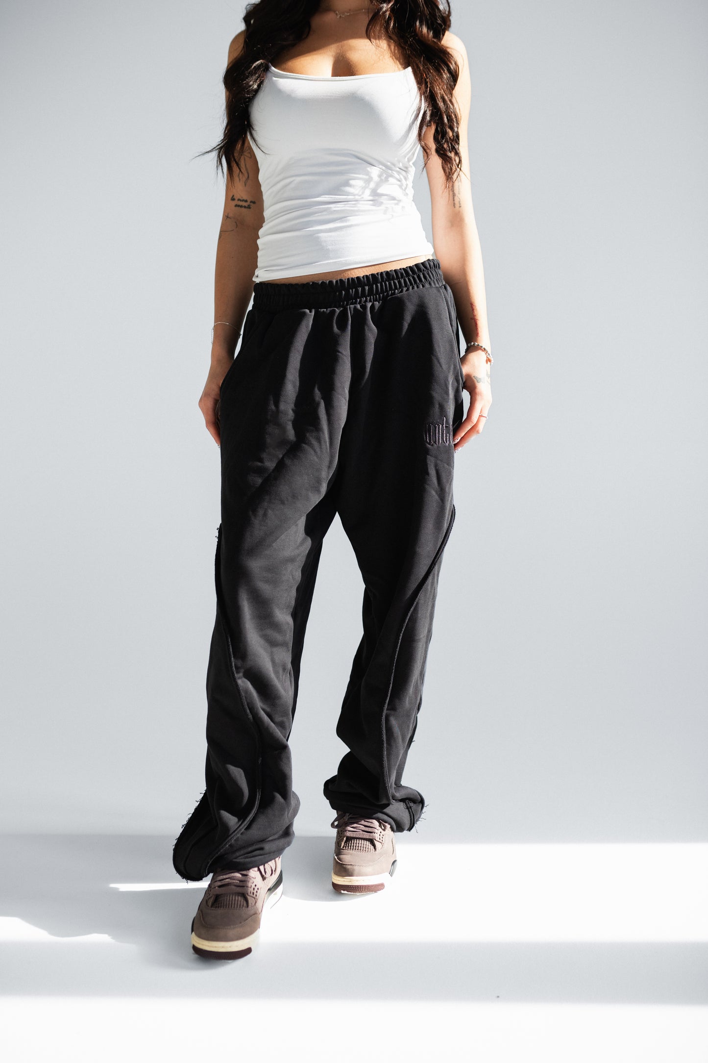 UNTOLD SWEATPANTS V.1